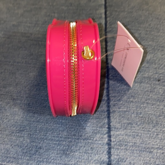 ***SOLD***Expressions NYC Luxury Vegan Handbags - fuchsia heart - Picture 7 of 8